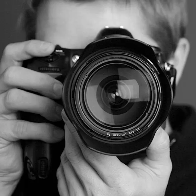370 Photographer Names for Midjourney Prompts (A-Z)