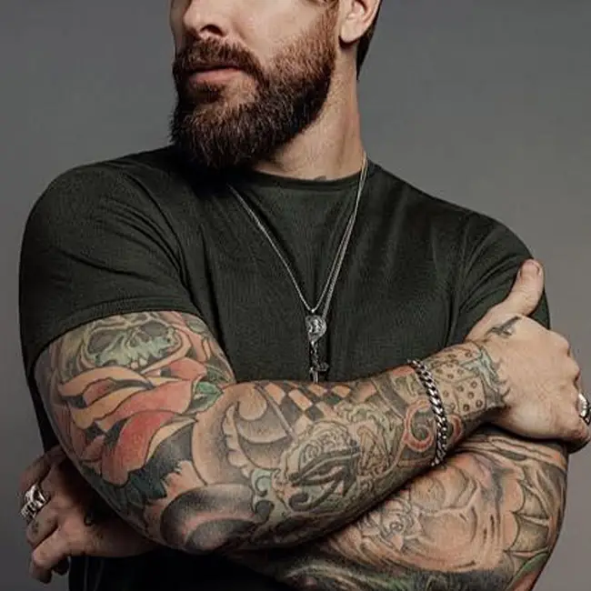 What are the midjourney prompt keywords for tattoo？
